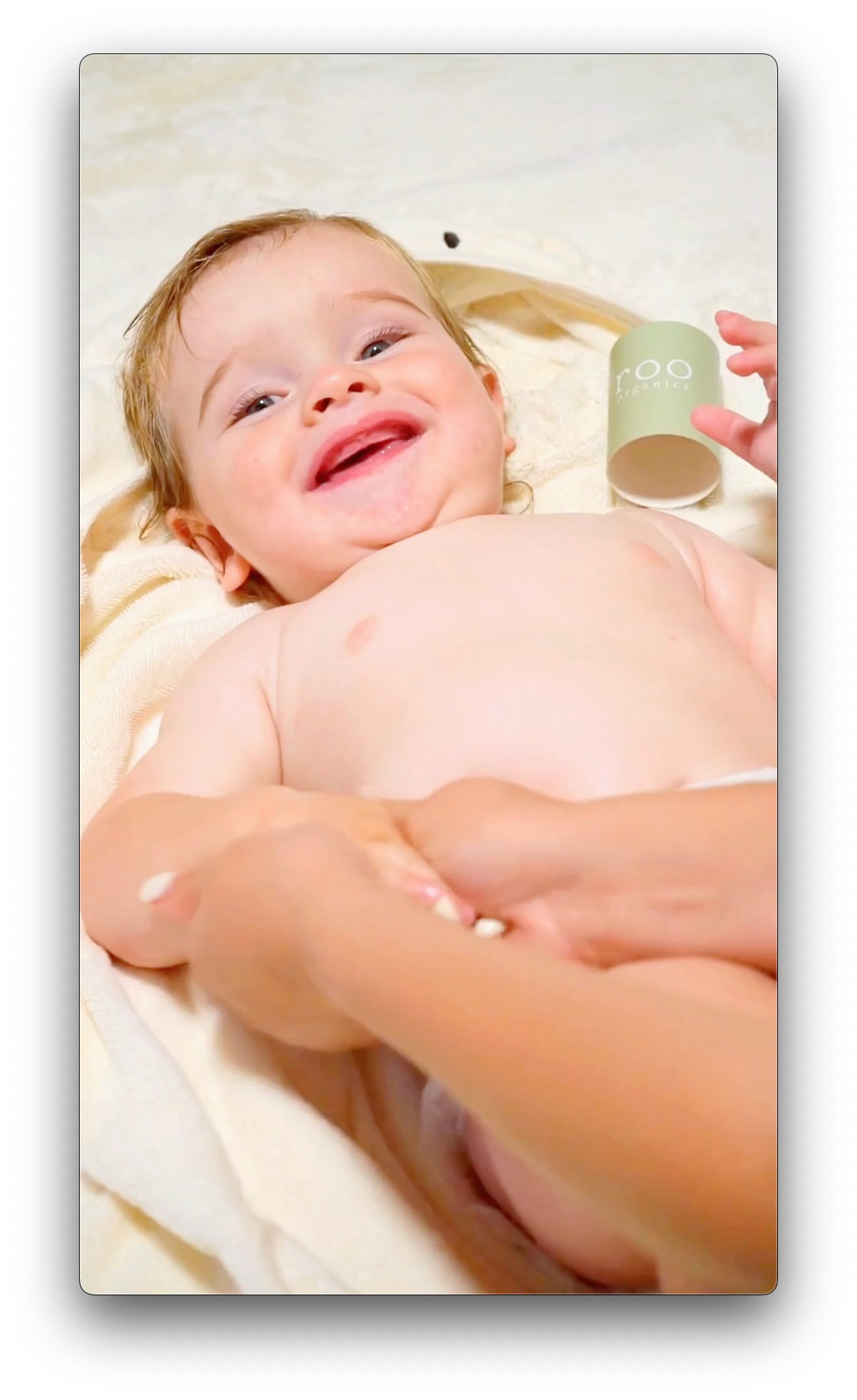Video of mom putting Roo's moisturizing barrier on baby